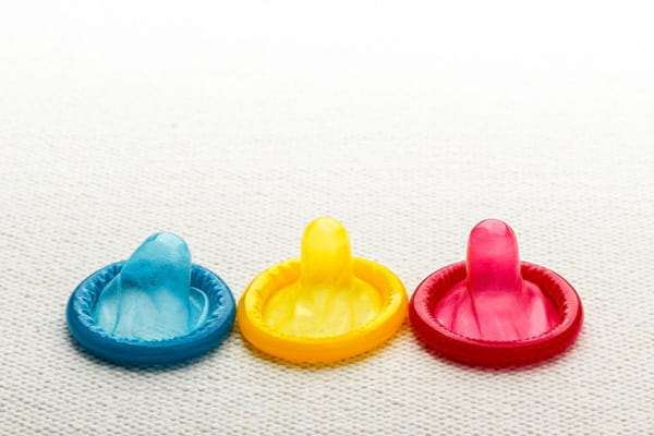 Óvszer felhúzása: figyelj, hogy ne fordítva tedd fel!